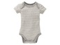 Ein gestreiftes Babybody mit kurzen Ärmeln.