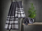 Gestreifte Handtücher von Looks by Woolrich in Grau.
