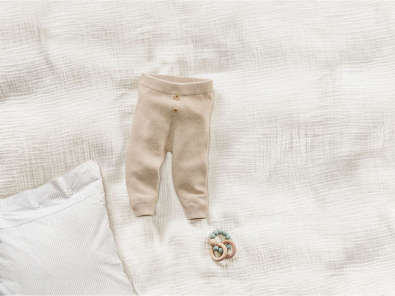 Gehe zu Vollbildansicht: lupilu Baby Strickhose »Pure Collection« Jungen, mit modischen Zierknöpfen  - Bild 23