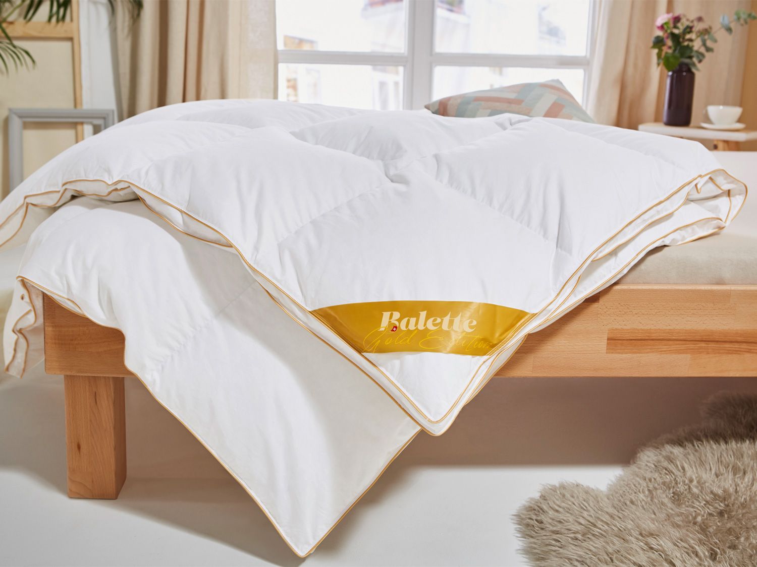 Thumbnail - Balette deLuxe Gänsedaunen-Kassettenbettdecke Gold-Edition extra-warm (200 x 220 cm)