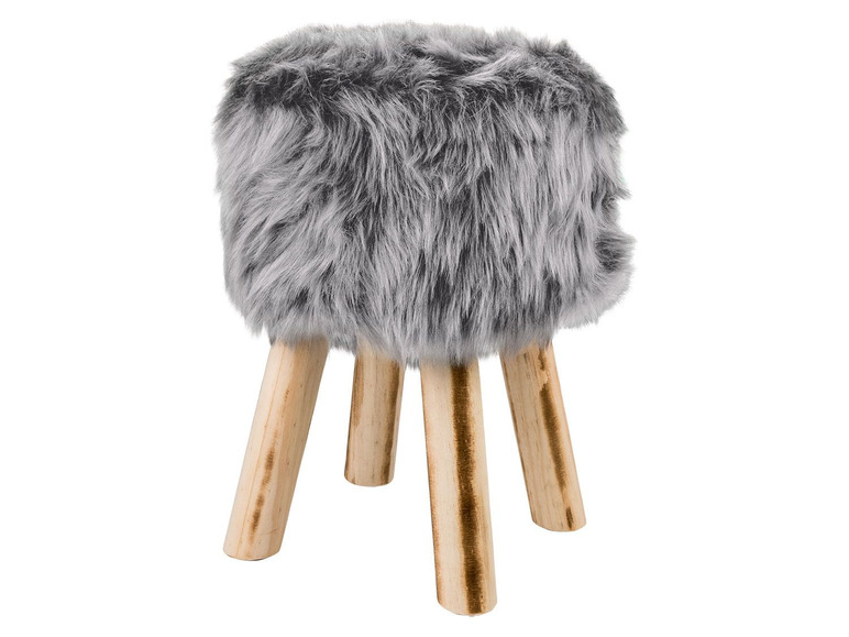 Ein grauer Fellhocker mit Holzbeinen.