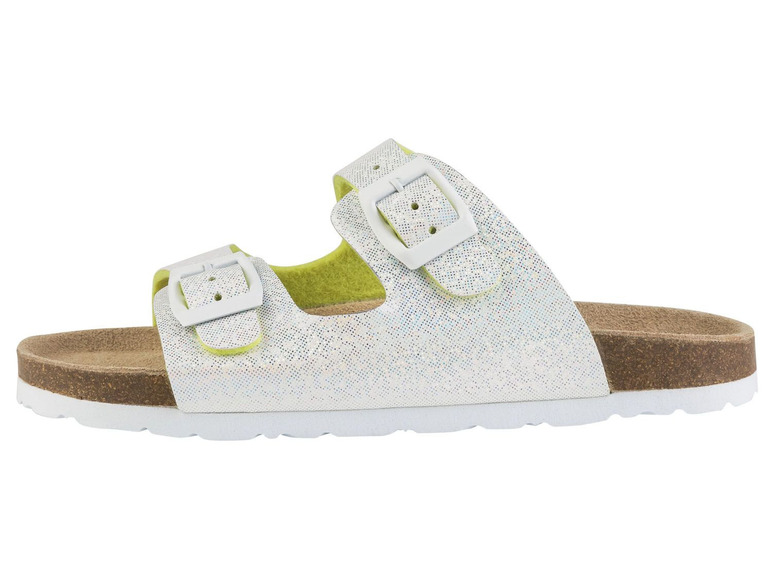 Weiße Sandalen mit Schnallen und Korksohle.