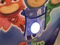 Ein blaues Zelt mit PJ Masks Figuren und einer Lampe