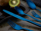 Blaue Messer, Gabeln und Löffel von Echtwerk Cutlery.