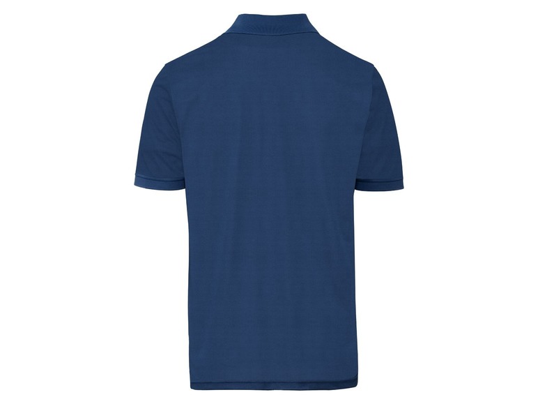 Ein dunkelblaues Poloshirt mit kurzen Ärmeln.