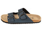 Blaue Sandalen mit Schnallen auf einer Korksohle.