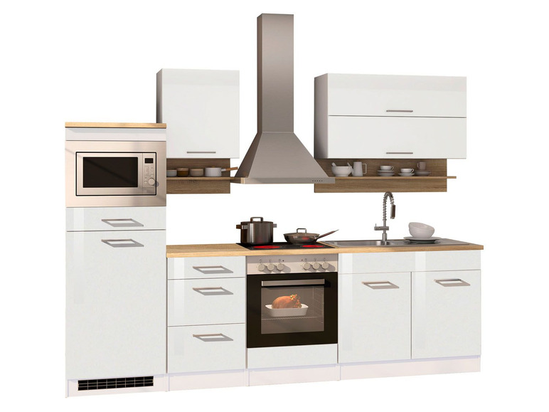 Weiße Küche mit Backofen, Mikrowelle und Spüle.