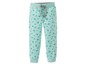Mintgrüne Jogginghose mit Herzchenmuster.