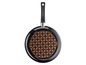 Eine schwarze Tefal-Pfanne mit Kupferdesign.