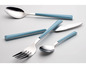 Ein Messer, eine Gabel und ein Löffel mit blauen Griffen von Echtwerk.