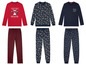Drei Pyjama-Sets mit Weihnachtsmotiven, darunter ein rotes Oberteil mit Weihnachtsmann-Motiv.