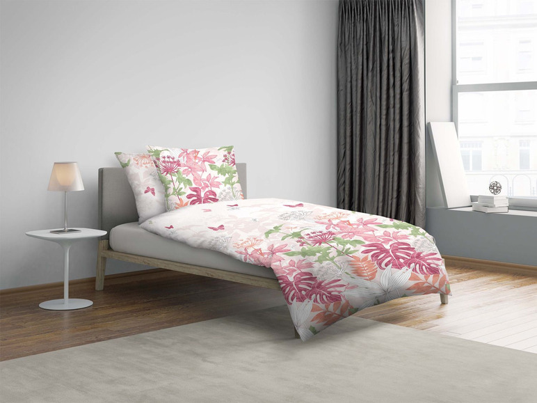 Bettwäsche mit rosa und grünem Blumendruck.