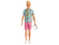 Eine Barbie Puppe mit einem Hawaii-Hemd, rosa Shorts und einer Sonnenbrille.