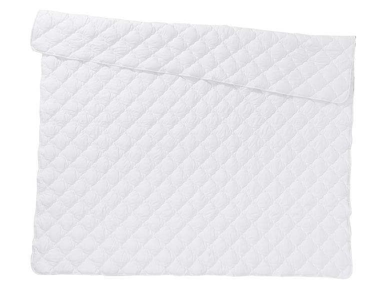 Weißer, gesteppter Bettbezug.