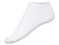 Weiße Socken für den Knöchel