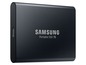 Ein schwarzer Samsung Portable SSD T5.