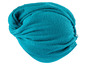 Ein türkisfarbenes Handtuch in Form eines Turbans.