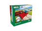 BRIO World Autorennbahn-Set mit Holzäutos und Brücke.