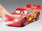 Ein rotes Spielzeugauto von Lightning McQueen mit Lichtern.