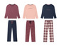 Drei Pyjama-Sets mit langen Ärmeln, in verschiedenen Mustern und Farben.