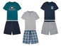 Drei verschiedene Pyjama-Sets mit T-Shirts und Shorts.