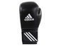 Schwarze Adidas Boxhandschuhe mit weißen Streifen.
