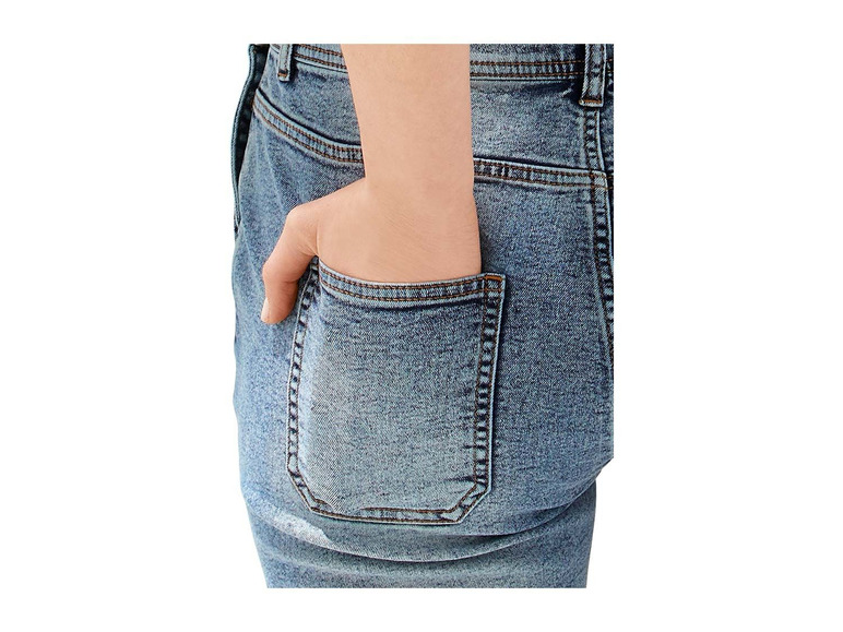 Gehe zu Vollbildansicht: ESMARA® Jeans Latzshorts Damen, mit Knopfverschluss - Bild 4