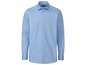 Ein hellblaues Hemd mit langen Ärmeln.
