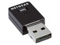 Ein schwarzer Netgear USB-WLAN-Adapter mit WPS-Taste.