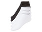 Ein Set Socken ohne Ferse in Weiß und Schwarz.