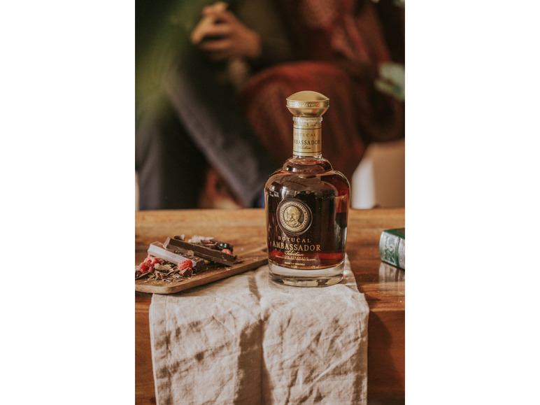 Gehe zu Vollbildansicht: Botucal Rum Ambassador mit Geschenkbox 47% Vol - Bild 4