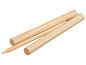 Zwei Holzstöcke und ein Holznagel.