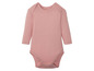 Ein rosa Baby-Body mit langen Ärmeln.