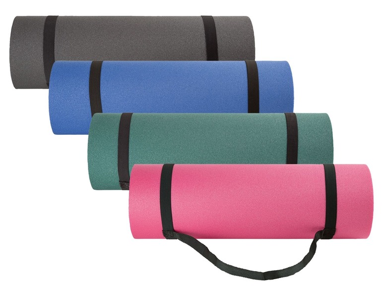 Vier farbige Schlafmatten mit schwarzen Bändern.