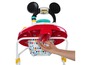 Ein Mickey Mouse Lauflernwagen mit Spielzeug.