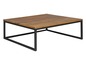 Ein Couchtisch aus Holz mit einem schwarzen Metallgestell.