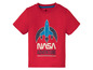Rotes T-Shirt mit NASA-Logo und Rakete.