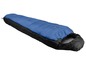 Ein blauer Schlafsack zum Campen.