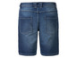 Blaue Jeans Shorts mit Taschen.