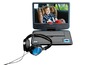Ein tragbarer DVD-Player von Lenco mit Kopfhörern.