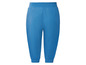Blaue Jogginghose mit Punkte-Muster.