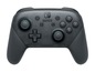 Ein grauer Nintendo Switch Pro Controller.