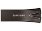 Ein schwarzer Samsung USB-Stick.