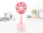 Ein rosa tragbarer Ventilator von Unold.