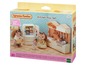 Sylvanian Families Küchenspielset mit Kühlschrank, Küchenschrank und Figuren.