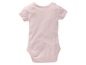 Ein rosa Baby-Body mit kurzen Ärmeln.