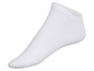 Weiße Socken bis zum Knöchel