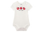 Ein weißer Baby-Body mit roten Tomaten und dem Text 'Here I come'.