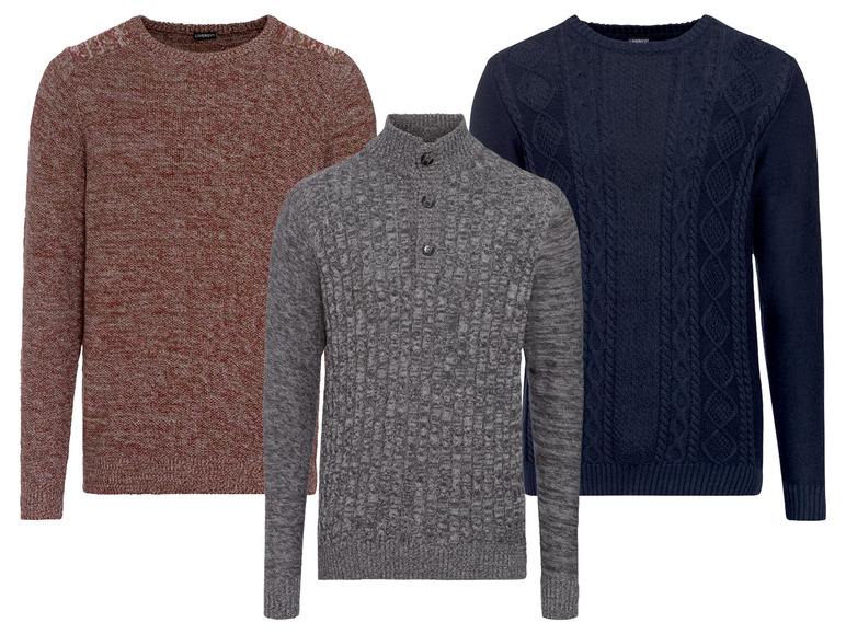 Drei Strickpullover für Herren, darunter ein blauer Pullover mit Zopfmuster.