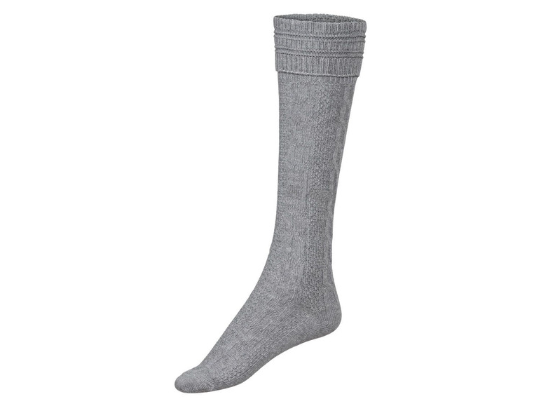 Graue Wollsocken über dem Knie.